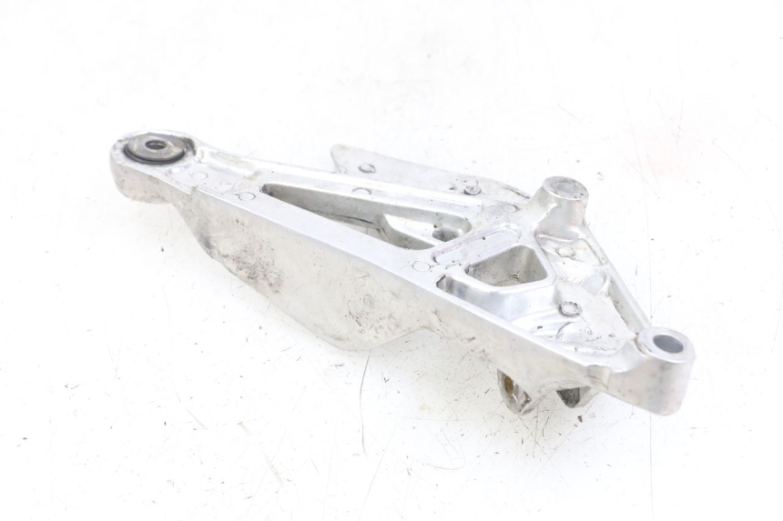 photo de FRONT LEFT FOOTREST MOUNT YAMAHA XJS DIVERSION 600 (1997 - 1999)