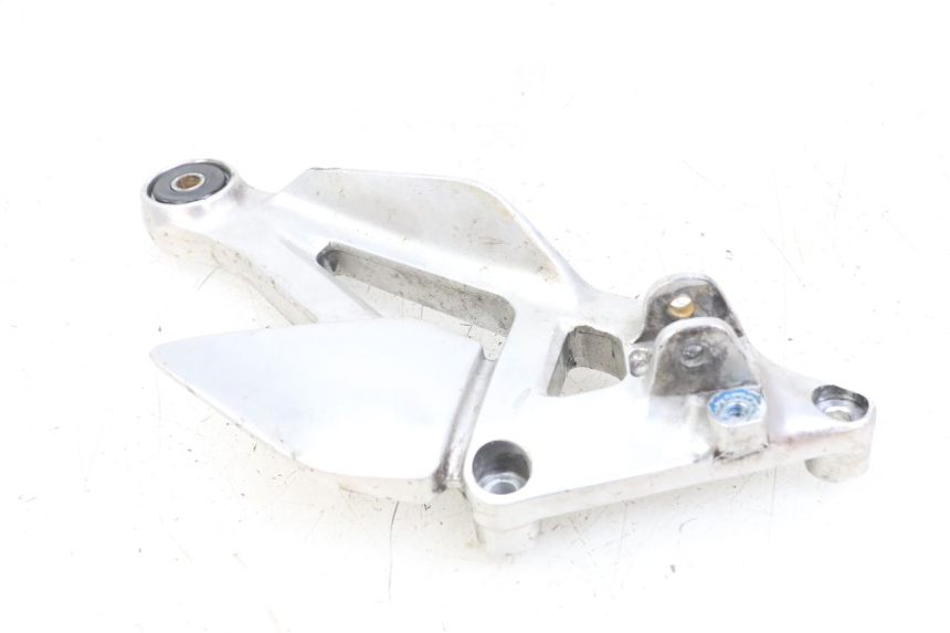 photo de FRONT LEFT FOOTREST MOUNT YAMAHA XJS DIVERSION 600 (1997 - 1999)