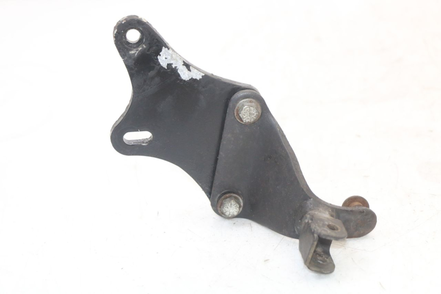 photo de FRONT LEFT FOOTREST MOUNT YAMAHA XVS DRAG STAR DRAGSTAR 650 (1997 - 2007)