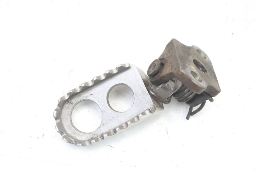 photo de FRONT LEFT FOOTREST MOUNT YAMAHA YZ 125 (2006 - 2016)