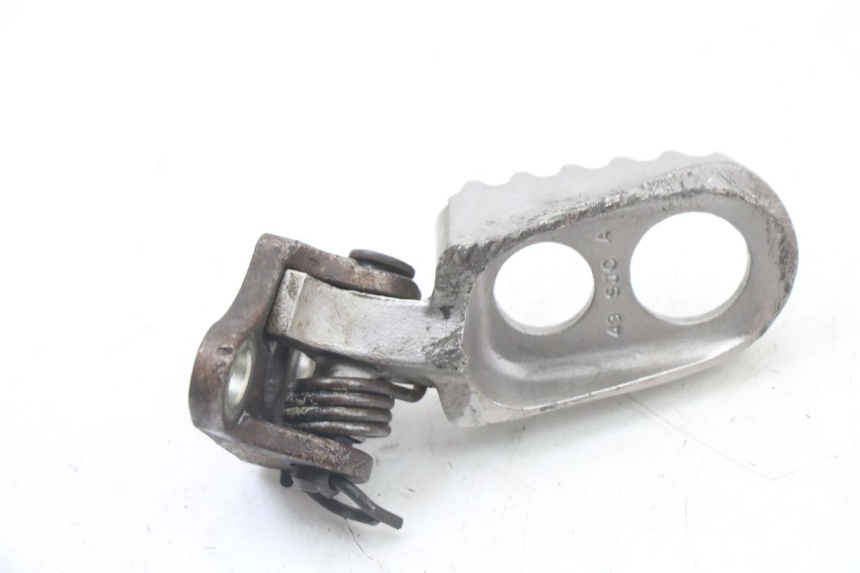 photo de FRONT LEFT FOOTREST MOUNT YAMAHA YZ 125 (2006 - 2016)