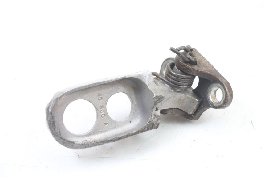 photo de FRONT LEFT FOOTREST MOUNT YAMAHA YZ 125 (2006 - 2016)
