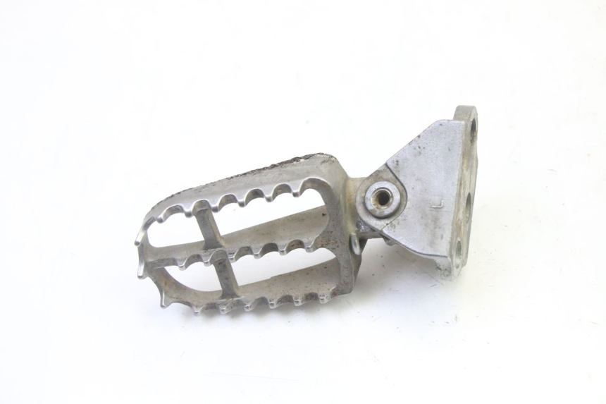 photo de FRONT LEFT FOOTREST MOUNT YAMAHA YZF YZ-F 450 (2014 - 2016)
