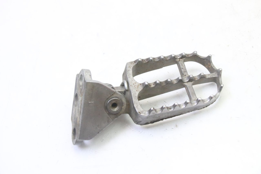 photo de FRONT LEFT FOOTREST MOUNT YAMAHA YZF YZ-F 450 (2014 - 2016)