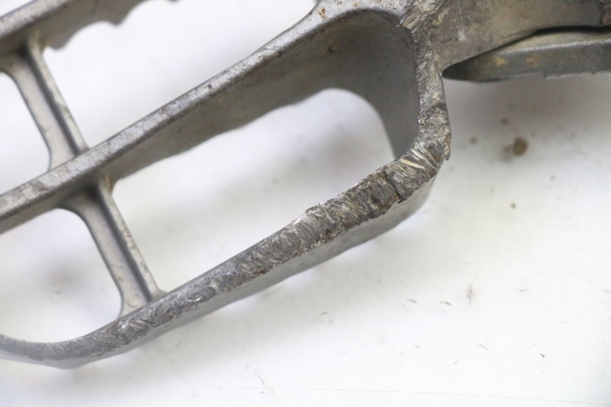 photo de FRONT LEFT FOOTREST MOUNT YAMAHA YZF YZ-F 450 (2014 - 2016)