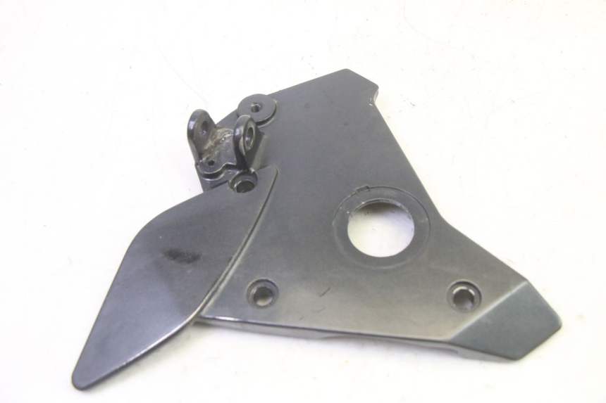 photo de FRONT LEFT FOOTREST MOUNT KAWASAKI ZR 7 750 (1999 - 2001) - Zoom on usage condition