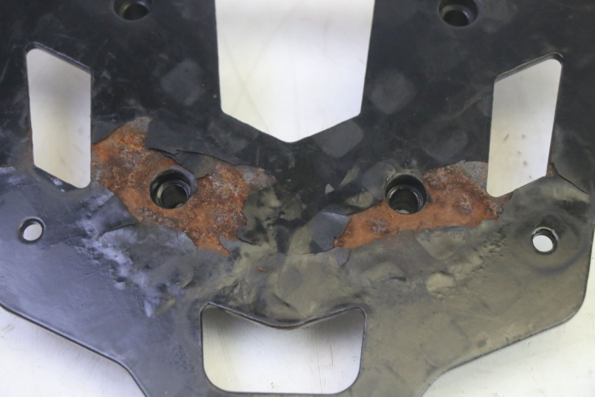 photo de PLATE TOP BOX PIAGGIO MP3 HPE 350 (2018 - 2020) - Zoom on usage condition