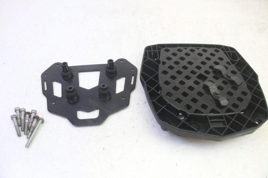 photo de PLATE TOP BOX PIAGGIO MP3 HPE 350 (2018 - 2020) - Product overview