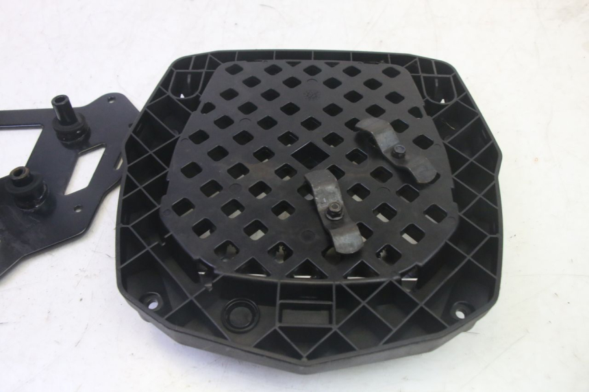 photo de PLATE TOP BOX PIAGGIO MP3 HPE 350 (2018 - 2020) - Surface and material condition
