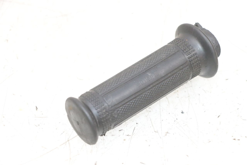 photo de THROTTLE GRIP MBK BOOSTER SPIRIT NAKED 50 (2004 - 2017) - Zoom on usage condition