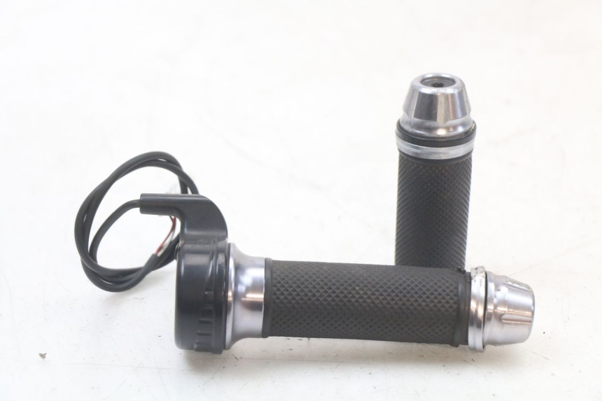 photo de THROTTLE GRIP EBROH BRAVO GLE 1 (2020 - 2024)