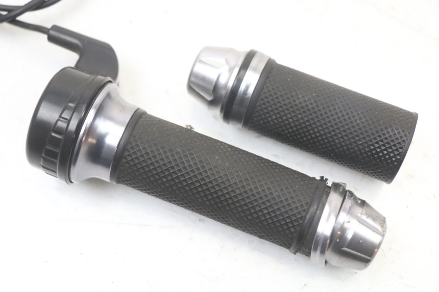 photo de THROTTLE GRIP EBROH BRAVO GLE 1 (2020 - 2024)