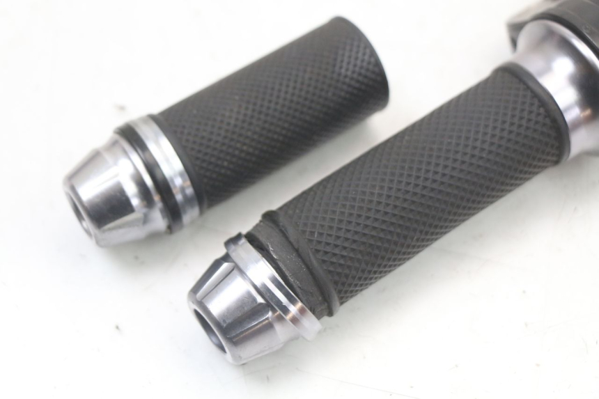 photo de THROTTLE GRIP EBROH BRAVO GLE 1 (2020 - 2024)