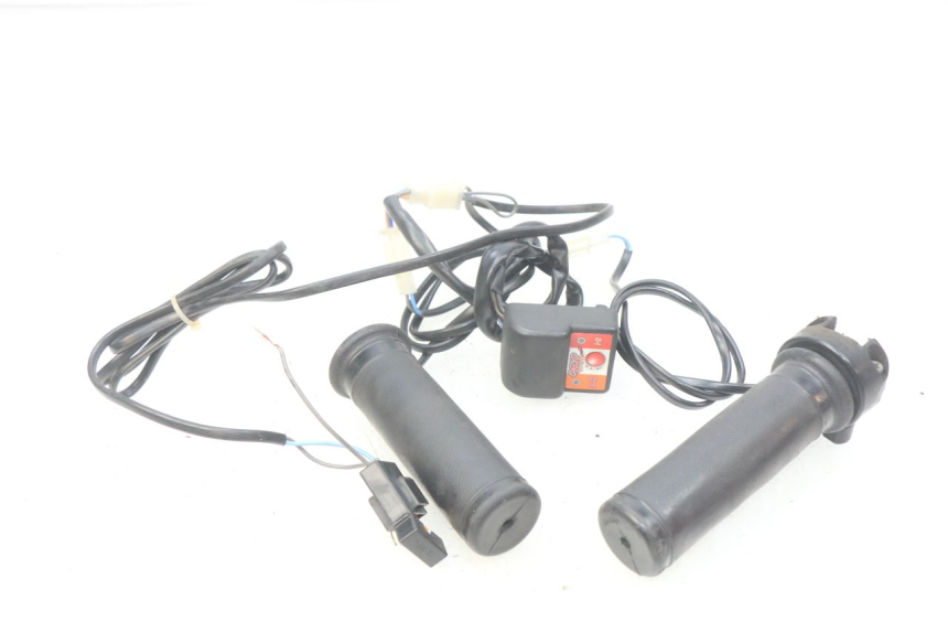 photo de THROTTLE GRIP HONDA FES PANTHEON 2T 125 (1998 - 2002)