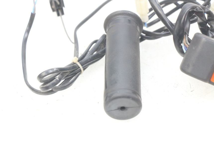photo de THROTTLE GRIP HONDA FES PANTHEON 2T 125 (1998 - 2002)