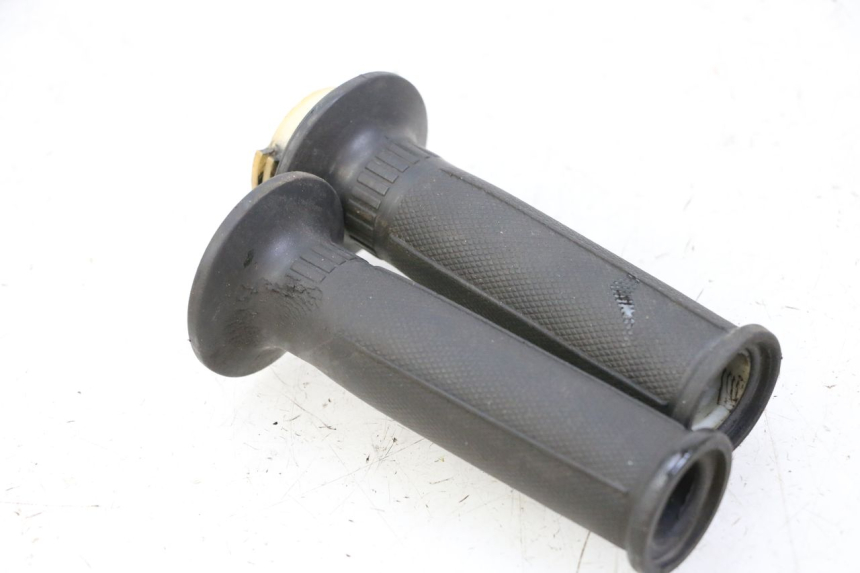 photo de THROTTLE GRIP YAMAHA FJ 36Y 1100 (1984 - 1985)