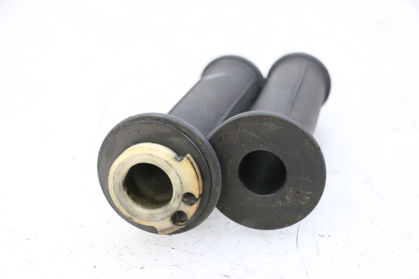 photo de THROTTLE GRIP YAMAHA FJ 36Y 1100 (1984 - 1985)