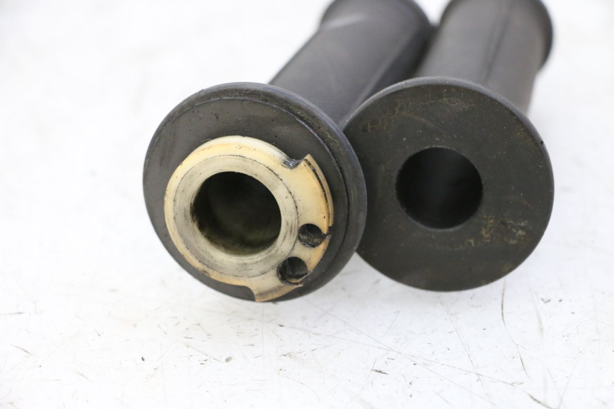 photo de THROTTLE GRIP YAMAHA FJ 36Y 1100 (1984 - 1985)