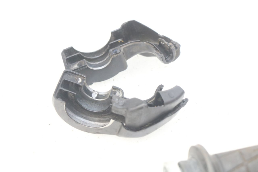 photo de THROTTLE GRIP YAMAHA FJR ABS 1300 (2006 - 2012)