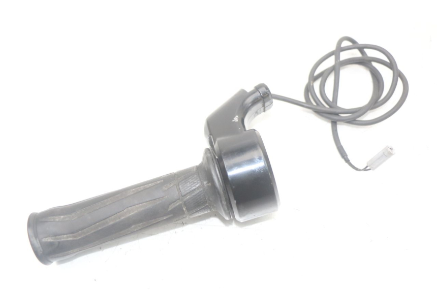 photo de THROTTLE GRIP YAMAHA FJR ABS 1300 (2006 - 2012) - Technical close-up