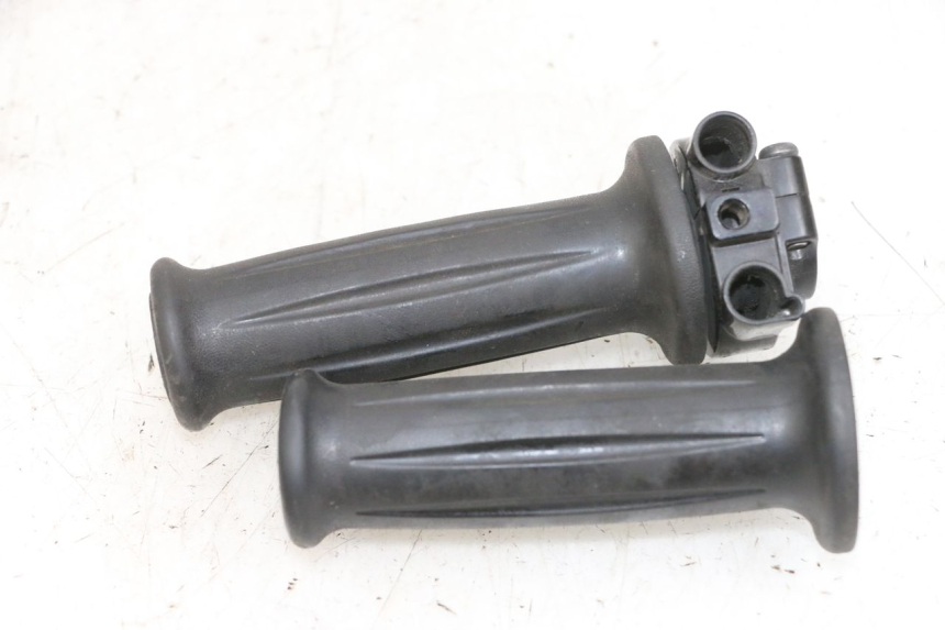 photo de THROTTLE GRIP MBK FLIPPER 115 (2013 - 2017) - Zoom on usage condition