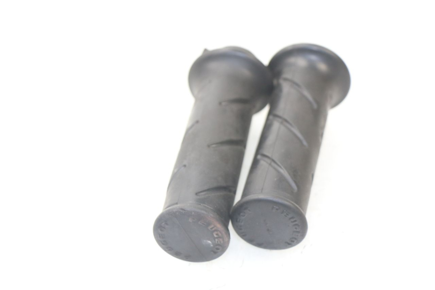 photo de THROTTLE GRIP PEUGEOT KISBEE 2T 50 (2010 - 2017)