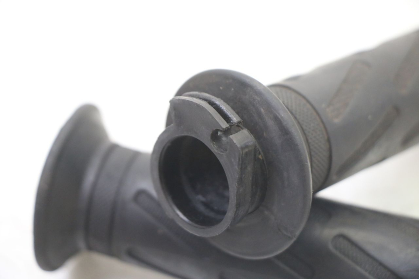 photo de THROTTLE GRIP PEUGEOT KISBEE 2T 50 (2018 - 2022)