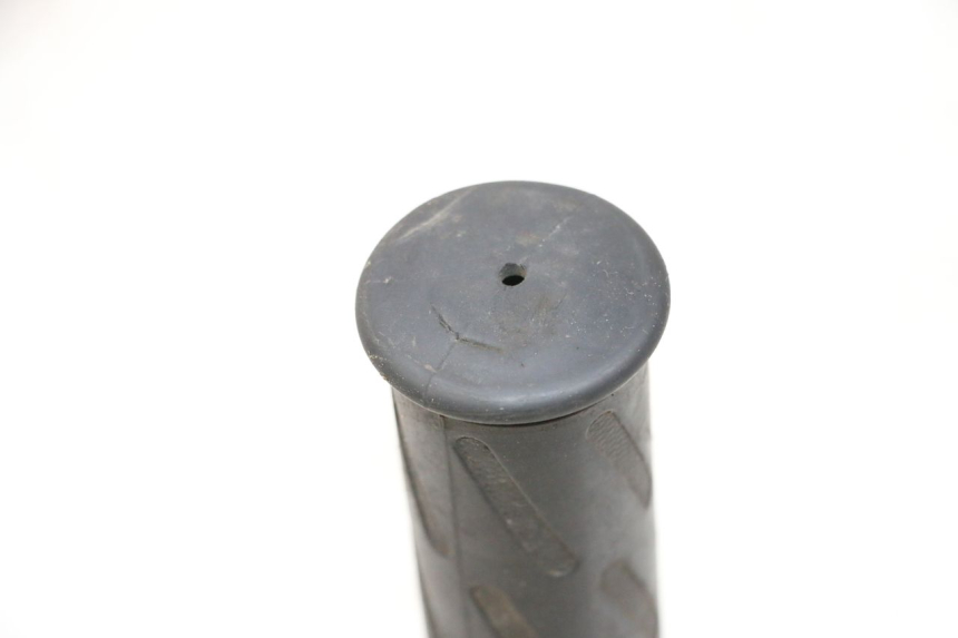 photo de THROTTLE GRIP PEUGEOT KISBEE 4T 50 (2010 - 2017) - Zoom on usage condition