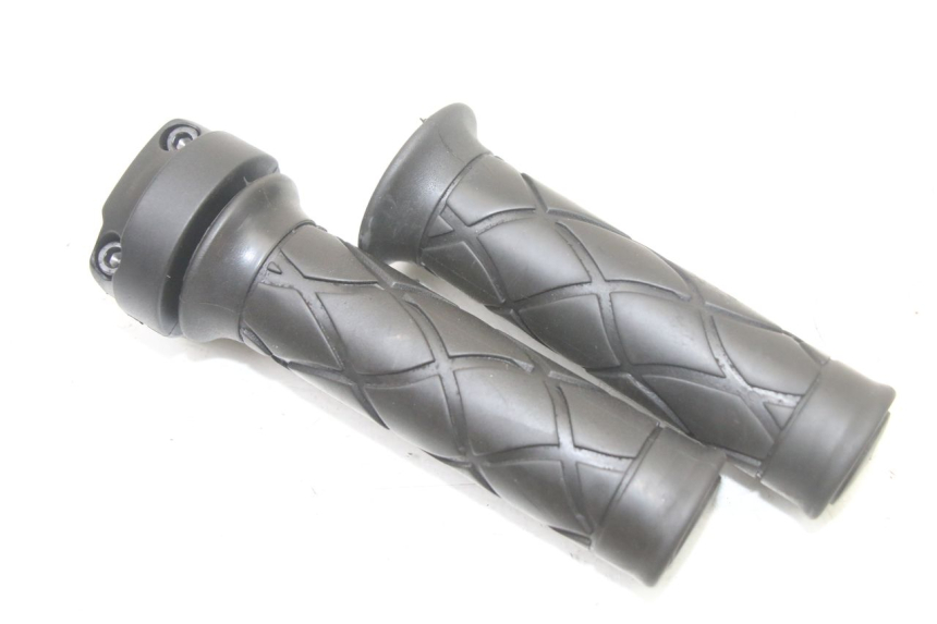 photo de THROTTLE GRIP MBK OVETTO ONE 2T 50 (2013 - 2017)