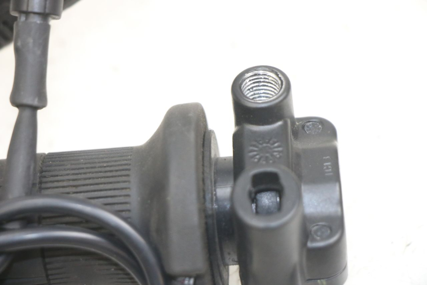 photo de THROTTLE GRIP PIAGGIO MEDLEY 125 (2016 - 2023)