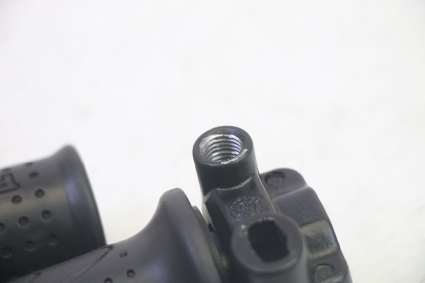 photo de THROTTLE GRIP PIAGGIO MP3 HPE 350 (2018 - 2020) - Product overview