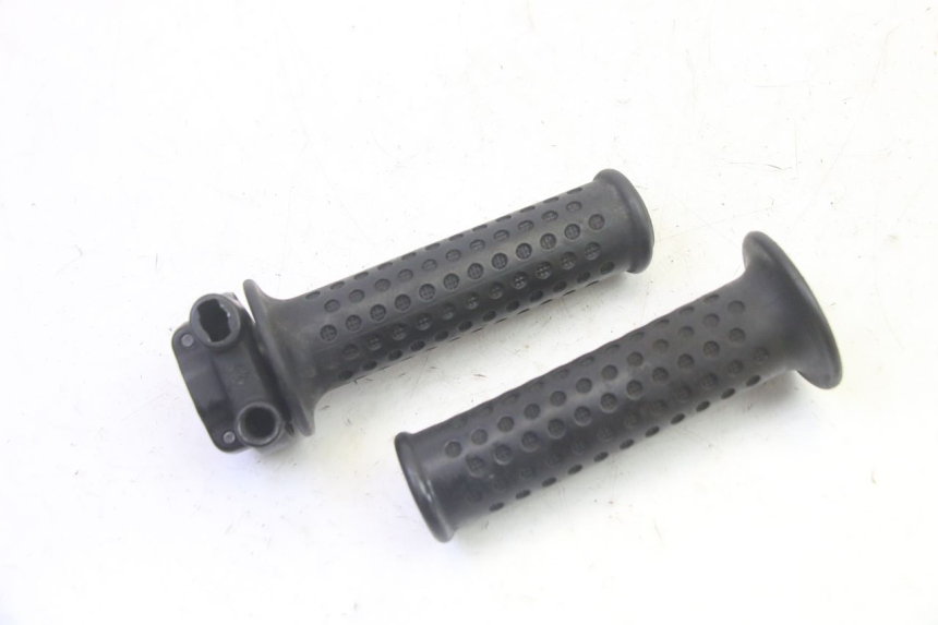 photo de THROTTLE GRIP PIAGGIO MP3 RL 250 (2007 - 2010) - Zoom on usage condition
