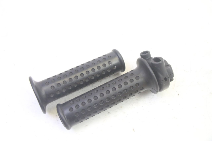 photo de THROTTLE GRIP PIAGGIO MP3 RL 250 (2007 - 2010) - Zoom on usage condition
