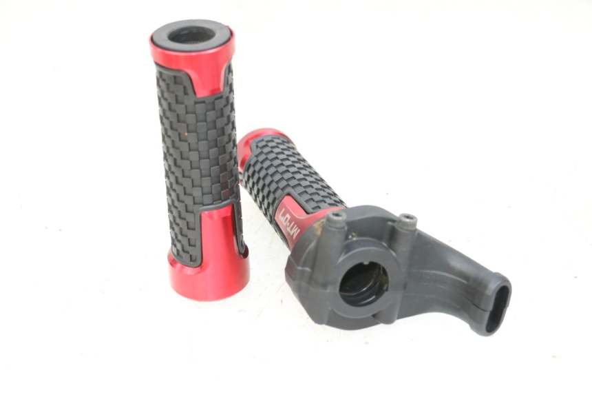 photo de THROTTLE GRIP YAMAHA MT-07 MT07 ABS 700 (2018 - 2020) - Alternative perspective