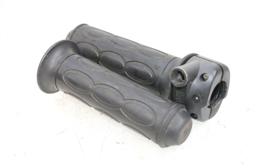 photo de THROTTLE GRIP YAMAHA NEO'S NEOS 2T 50 (1998 - 2007) - Zoom on usage condition