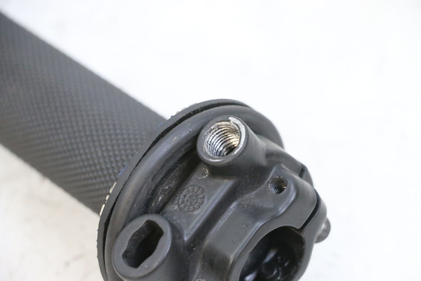 photo de THROTTLE GRIP PIAGGIO NEW TYPHOON 50 (2018 - 2021) - Technical close-up