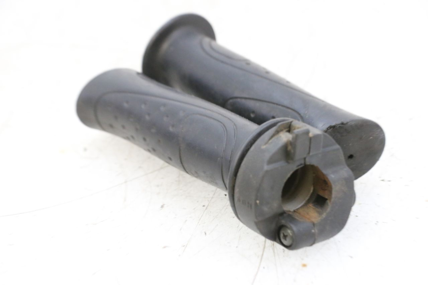 photo de THROTTLE GRIP SYM ORBIT 2 50 (2008 - 2014) - Technical close-up
