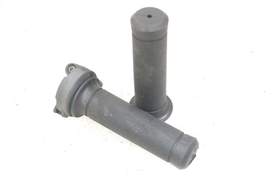 photo de THROTTLE GRIP PEUGEOT TWEET 4T 50 (2014 - 2019)