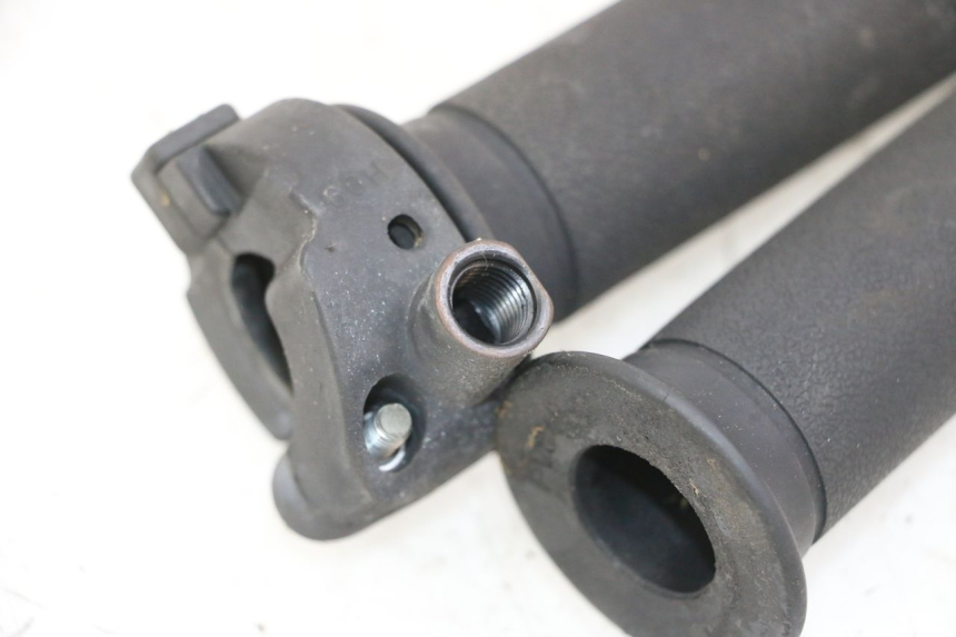 photo de THROTTLE GRIP PEUGEOT TWEET 4T 50 (2014 - 2019)