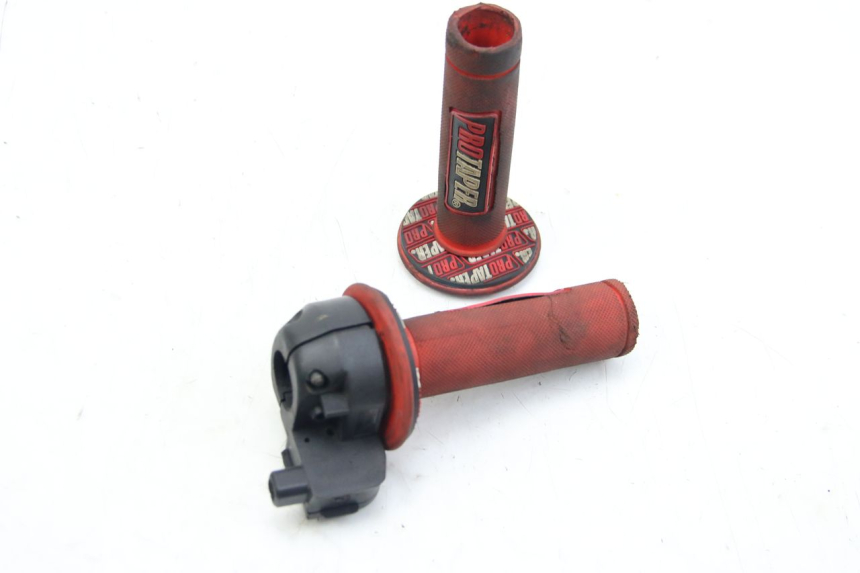 photo de THROTTLE GRIP PEUGEOT XP6 50 (2006 - 2011)