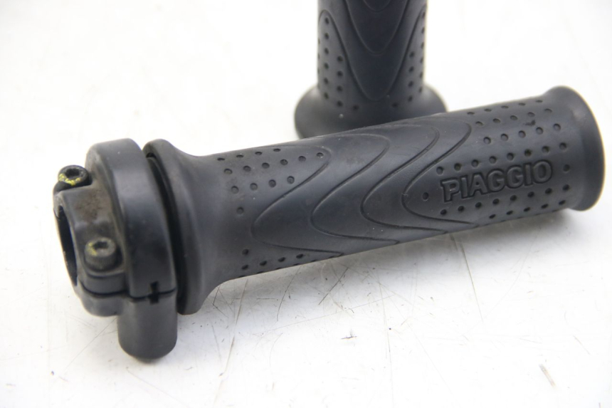 photo de THROTTLE GRIP PIAGGIO BEVERLY 125 (2010 - 2015)