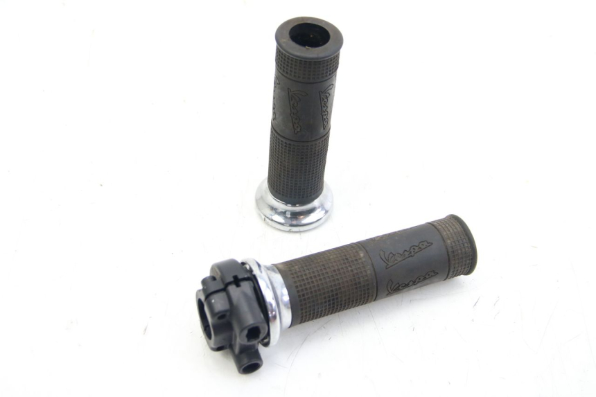 photo de THROTTLE GRIP PIAGGIO VESPA GTS SUPER IE 125 (2009 - 2016)