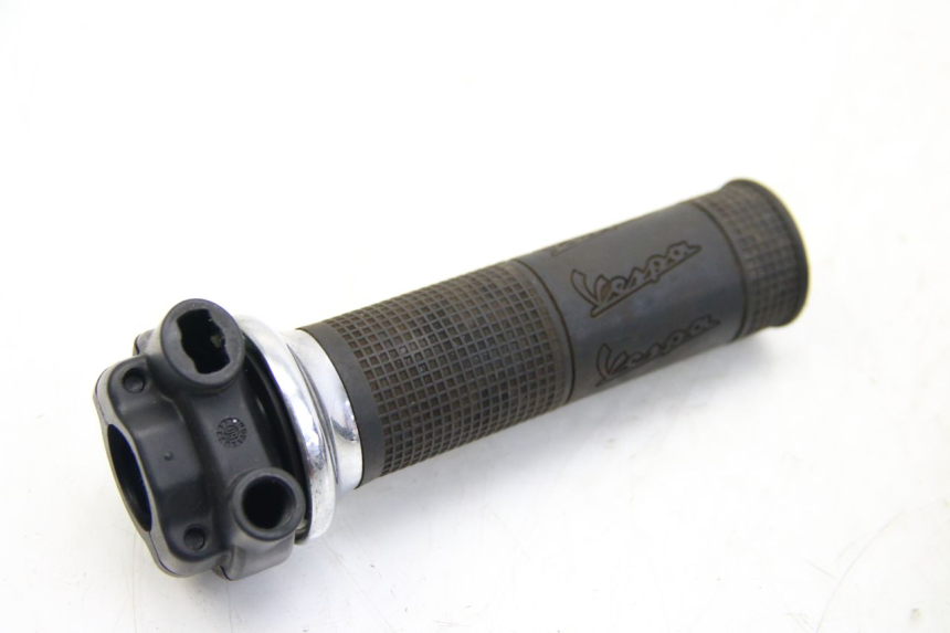photo de THROTTLE GRIP PIAGGIO VESPA GTS SUPER IE 125 (2009 - 2016)