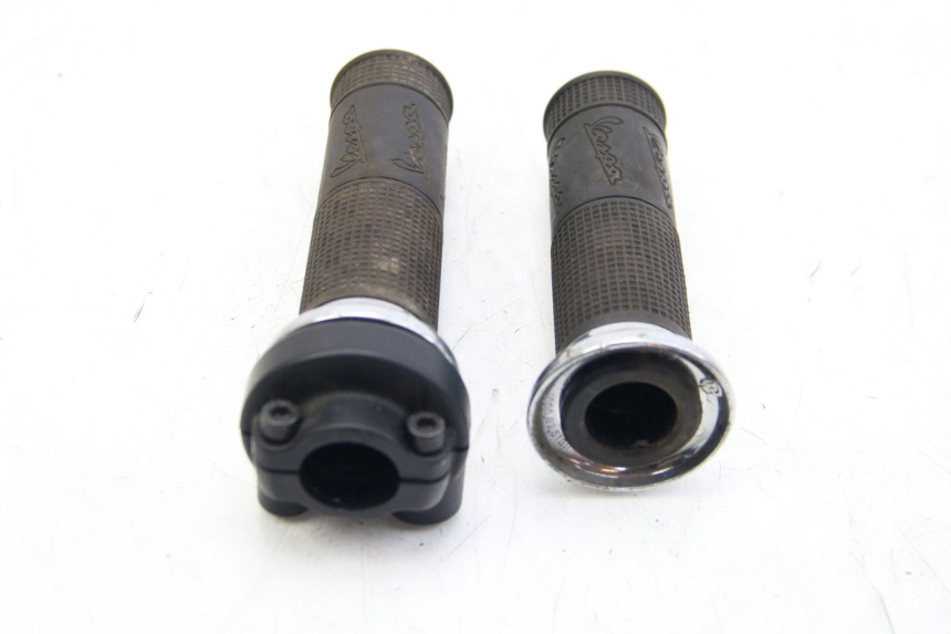 photo de THROTTLE GRIP PIAGGIO VESPA GTS SUPER IE 125 (2009 - 2016)