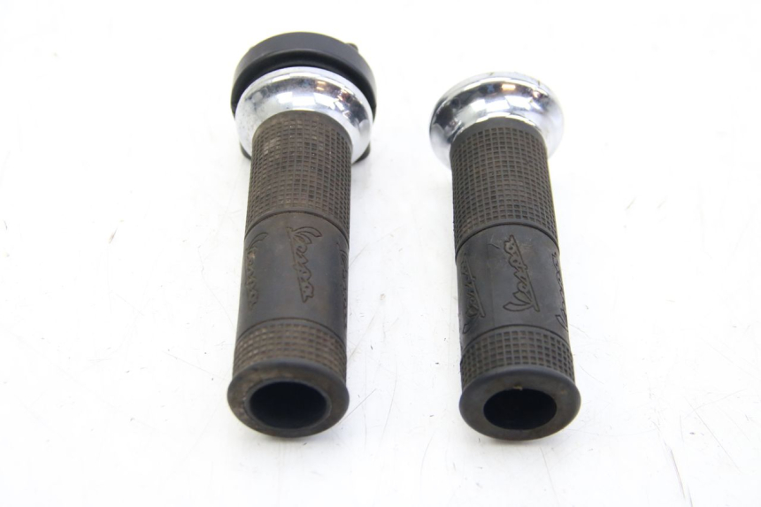 photo de THROTTLE GRIP PIAGGIO VESPA GTS SUPER IE 125 (2009 - 2016)