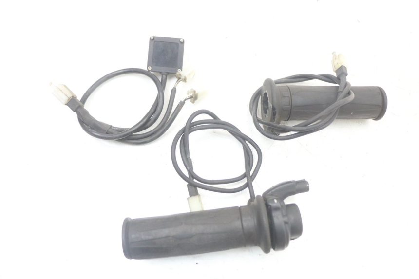 photo de THROTTLE GRIP PIAGGIO XEVO - X EVO 125 (2007 - 2016)