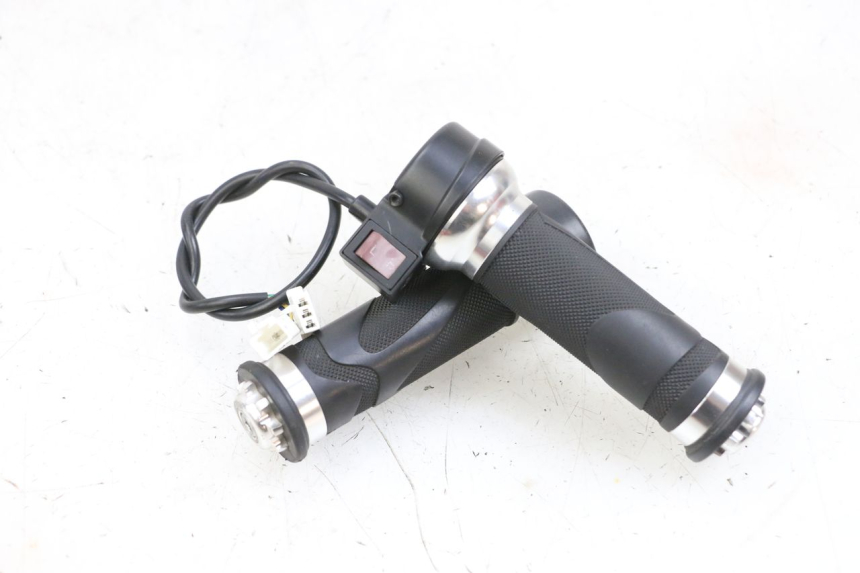 photo de THROTTLE GRIP EFUN PUSA 1 - Component detail