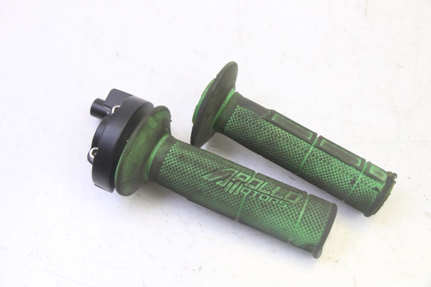photo de THROTTLE GRIP APOLLO RFZ 125