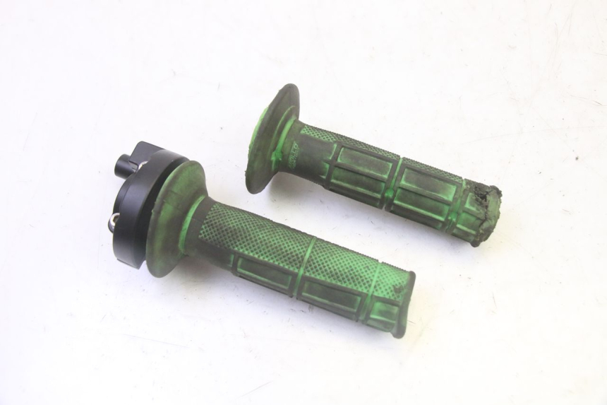 photo de THROTTLE GRIP APOLLO RFZ 125