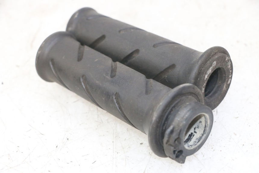 photo de THROTTLE GRIP PEUGEOT SATELIS 125 (2013 - 2018)